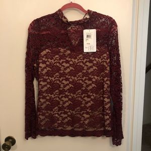 NWT - lace detailed top!